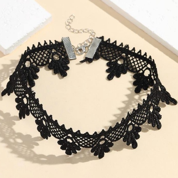 Floral Victorian Lace~ Vintage Delicate Feminine Mesh Black Gothic Collar Choker - Picture 3 of 5